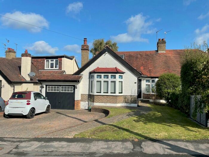 4 Bedroom Semi-Detached House To Rent In Strafford Gate, Potters Bar, Hertfordshire, EN6
