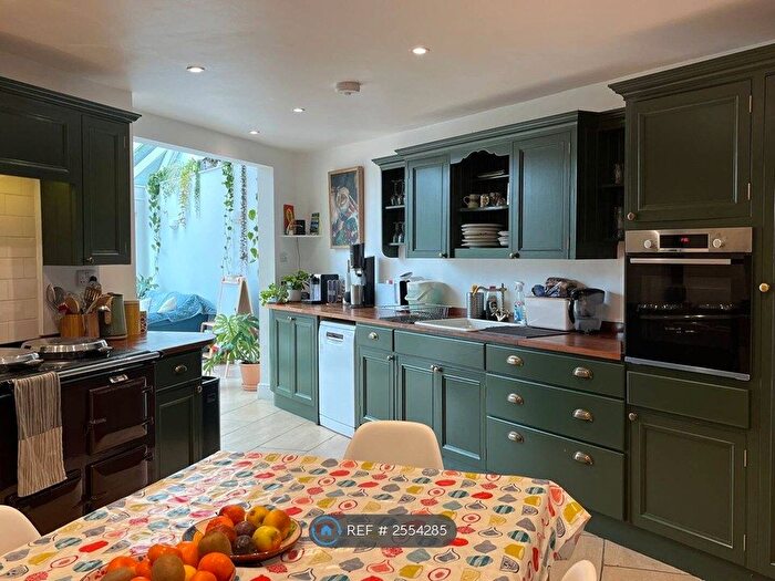 6 Bedroom Detached House To Rent In Stroud, Stroud, GL5