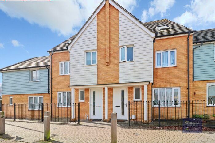 4 Bedroom Town House To Rent In Sir Henry Brackenbury Road, Repton Park, Ashford, TN23