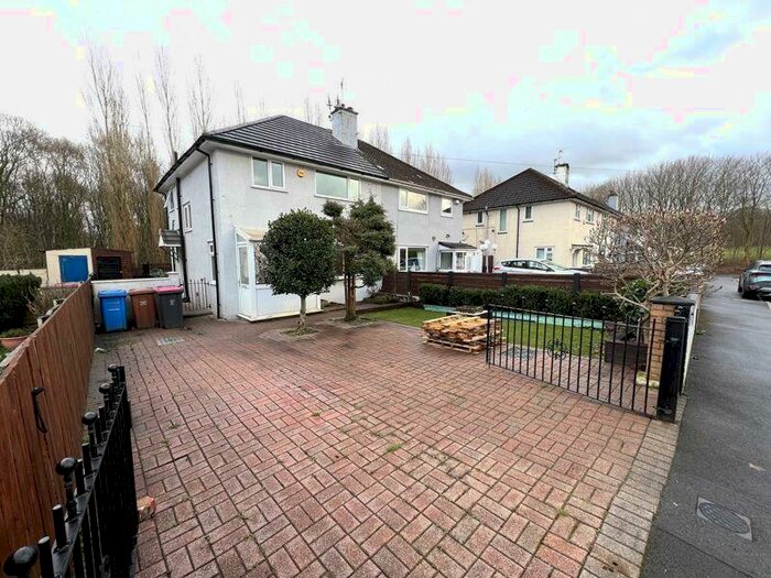 3 Bedroom Semi-Detached House To Rent In Pevensey Road, Salford, M6