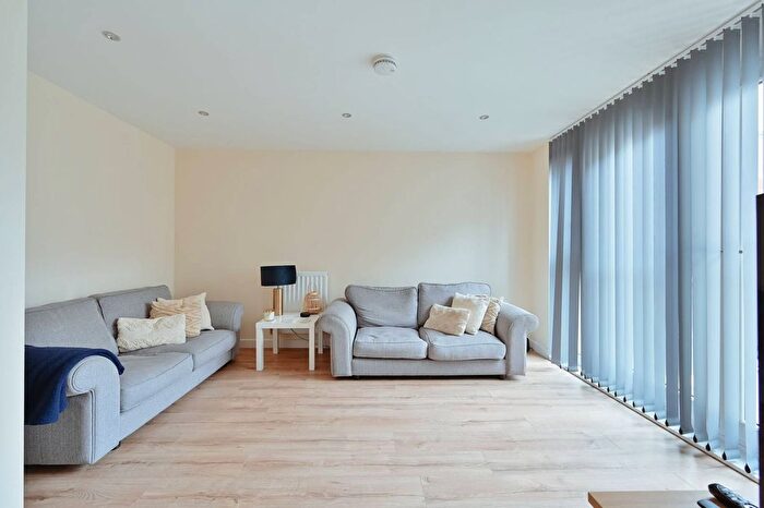 1 Bedroom Flat For Sale In Wellstones, Watford, WD17