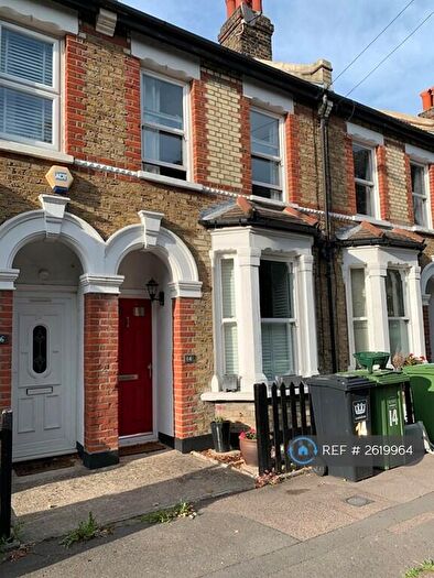 2 Bedroom Flat To Rent In Aitken Road, London, SE6