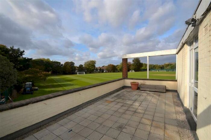 3 Bedroom Maisonette To Rent In Kidbrooke Park Road, London, SE3