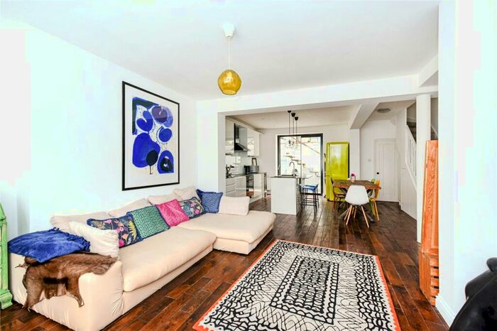 2 Bedroom Apartment To Rent In Farringdon Road, London, EC1R