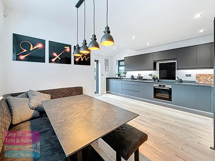 3 Bedroom Detached House For Sale In Leyland Lane, Leyland, PR25