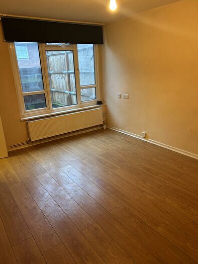 1 Bedroom Flat To Rent In Mowatt Close, Archway, N19