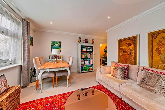 1 Bedroom Flat For Sale In Flat, Lexington Court, Twickenham, TW1