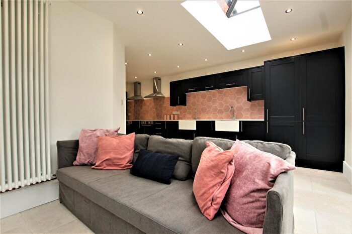 8 Bedroom Detached House To Rent In Henry Road, Gloucester, GL1