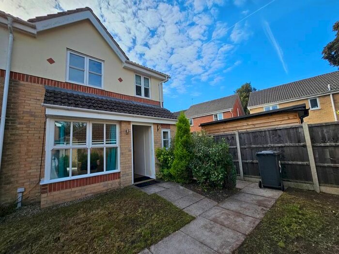 3 Bedroom Semi-Detached House To Rent In Hudson Close, Liphook, GU30