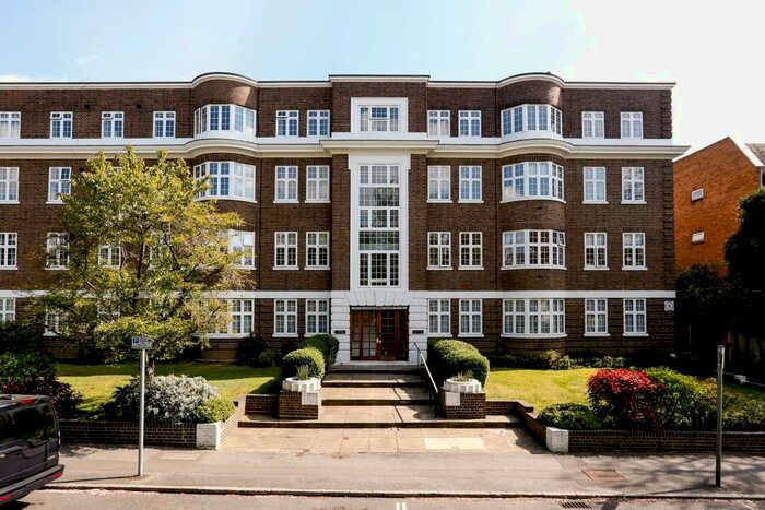 3 Bedroom Flat To Rent In The Downs, London, SW20