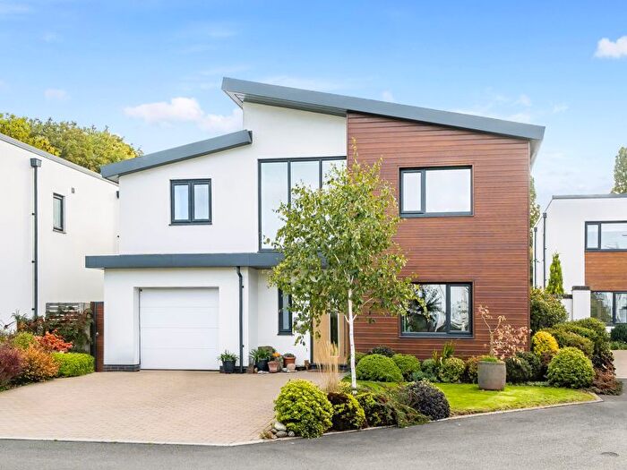 4 Bedroom Detached House For Sale In Holland Park, Exeter, EX2