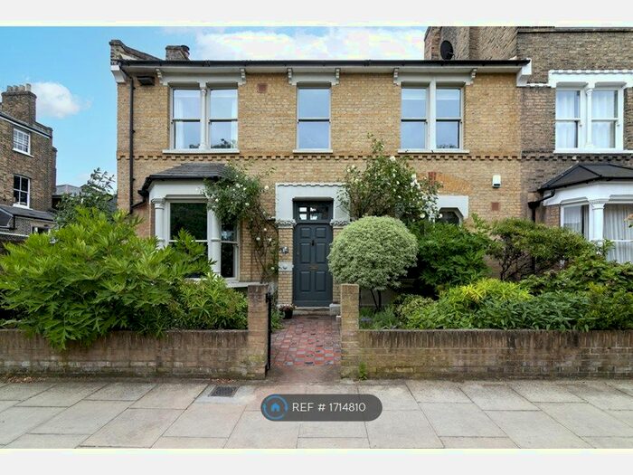 3 Bedroom End Of Terrace House To Rent In Lenthall Road, London, E8
