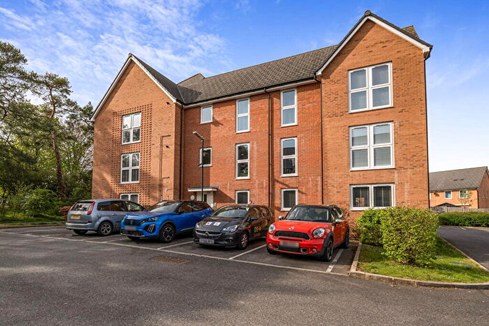 2 Bedroom Flat For Sale In Bramshott House, Blackmoor Drive Basingstoke, RG24
