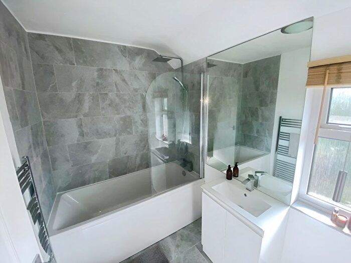 3 Bedroom Semi-Detached House For Sale In Station Road, Harby, Newark, NG23