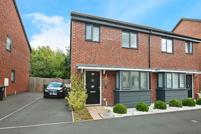 3 Bedroom Semi-detached House For Sale In Argyll Way, Smethwick, B66