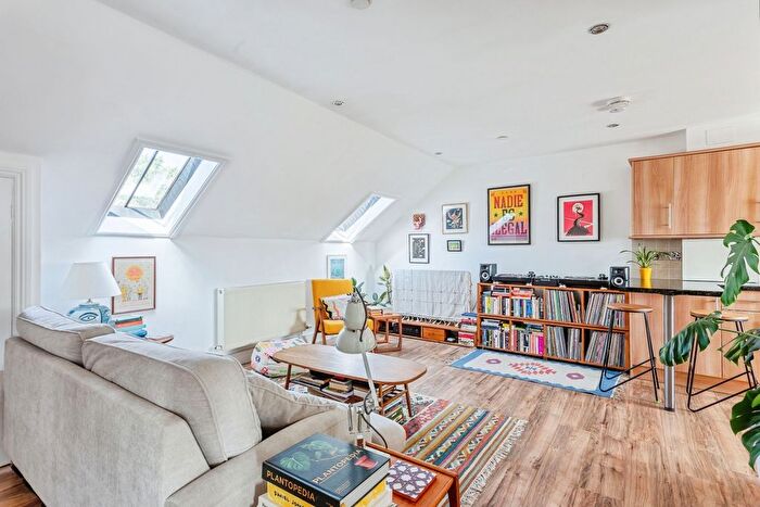 1 Bedroom Flat To Rent In Gundry Lane, Bridport, DT6