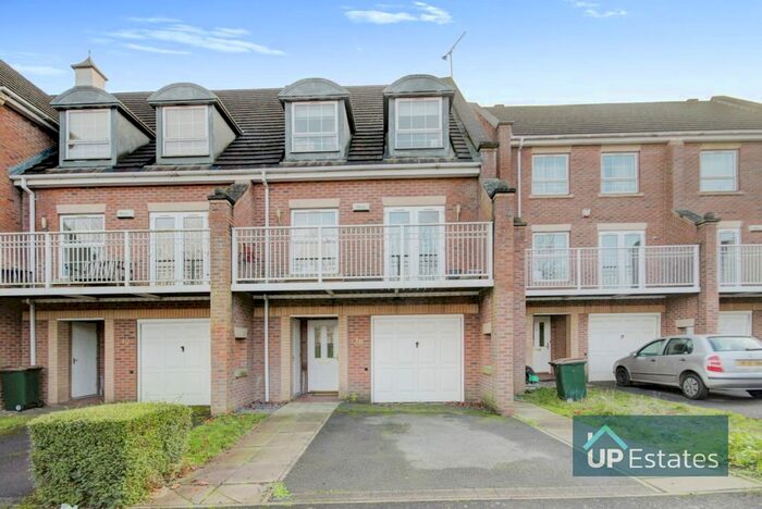 4 Bedroom Semi-Detached House To Rent In Gillquart Way, Coventry, CV1