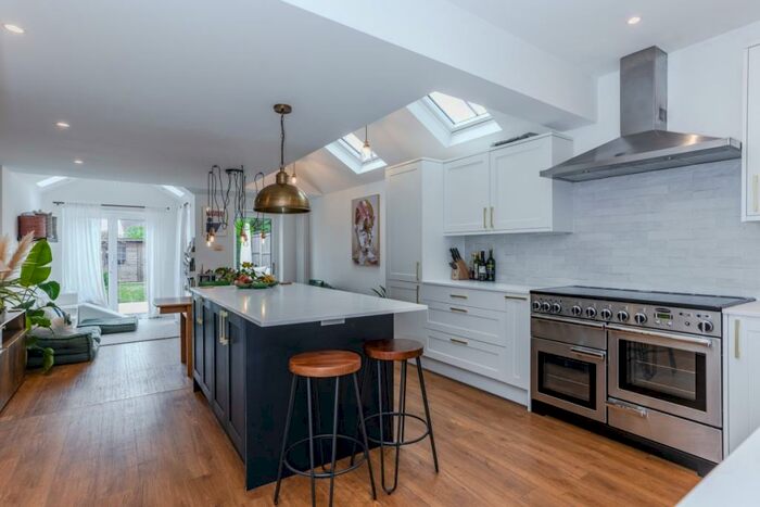 3 Bedroom End Of Terrace House To Rent In Paxton Road St. Albans, AL1