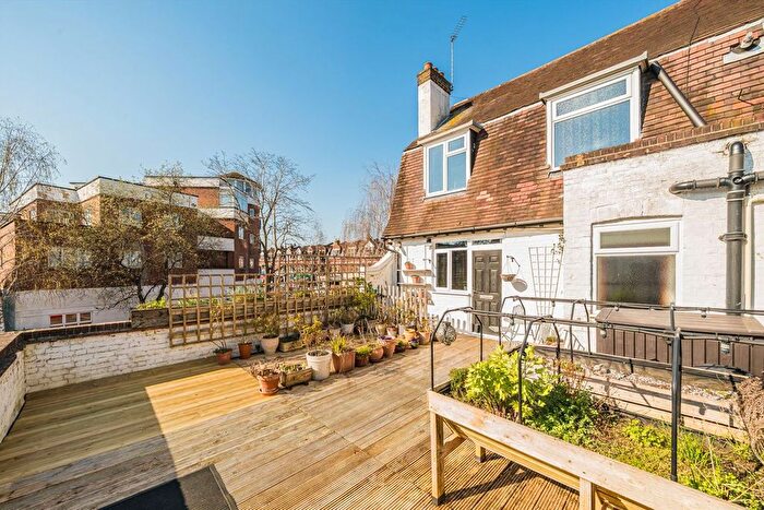 2 Bedroom Flat For Sale In Heath Road, Twickenham, TW1