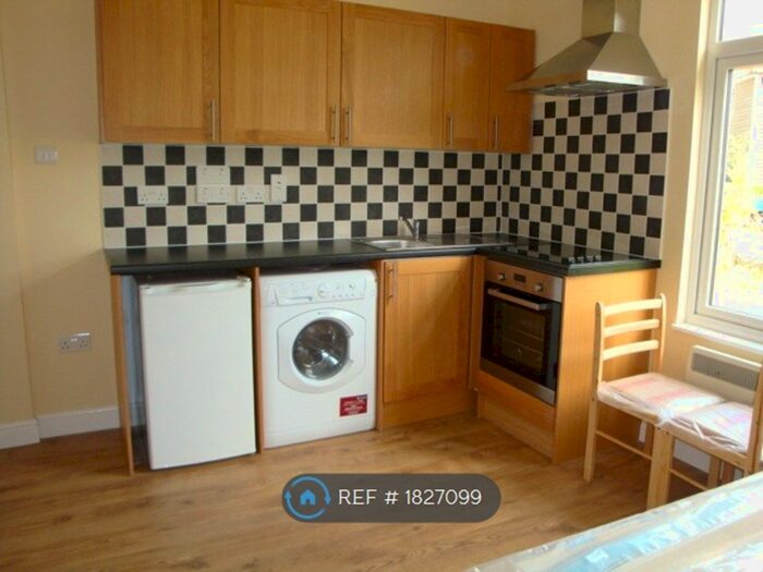 Studio To Rent In Blundell Road, Edgware, HA8