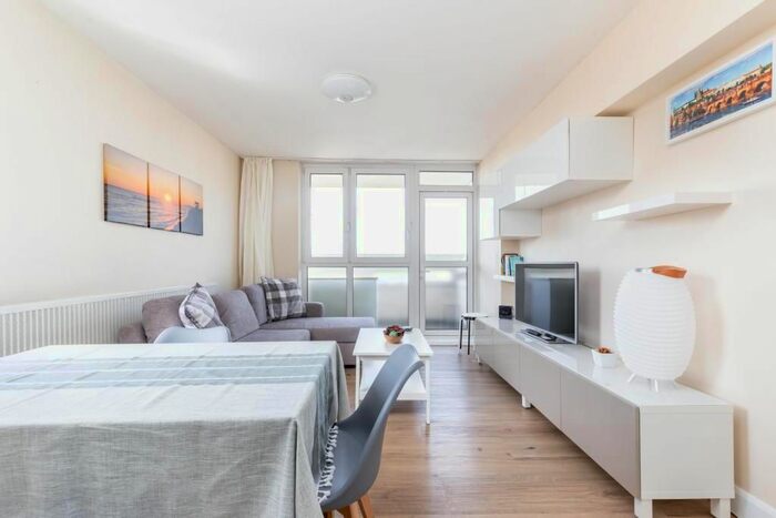 1 Bedroom Flat To Rent In St. Luke's Estate, Bath Street, London, EC1V