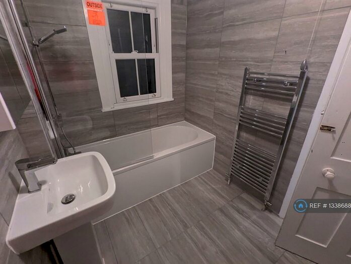 2 Bedroom Flat To Rent In Station Road, Redhill, RH1