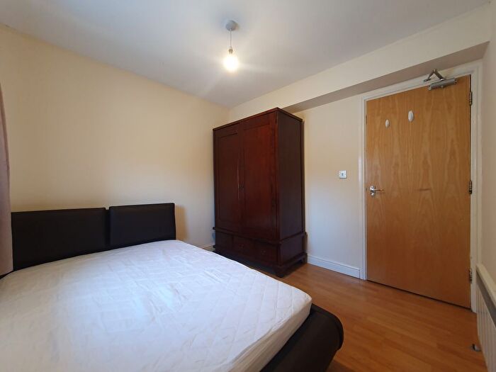 2 Bedroom Flat To Rent In Clifton Street, Adamsdown, Cardiff, CF24