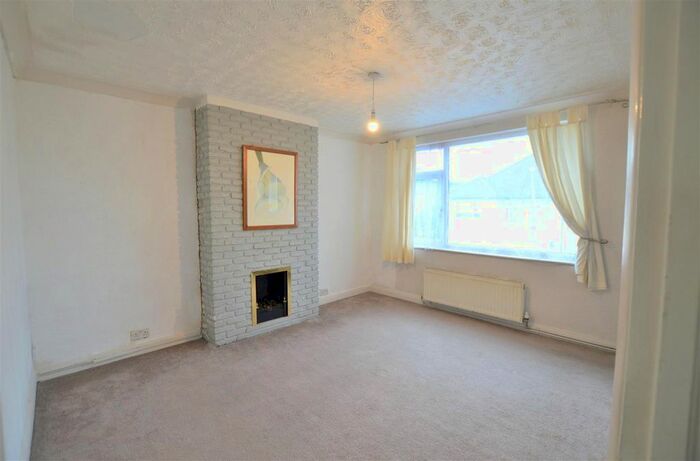 2 Bedroom Maisonette To Rent In Montrose Avenue, Slough, SL1
