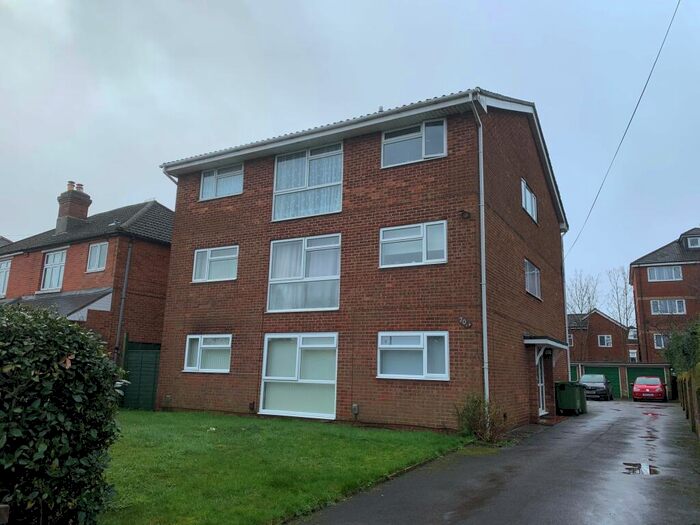 1 Bedroom Apartment To Rent In Oakley Road, Shirley, SO16