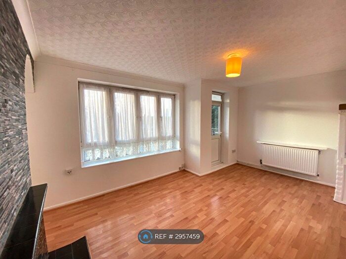 2 Bedroom Flat To Rent In Fendt Close, London, E16