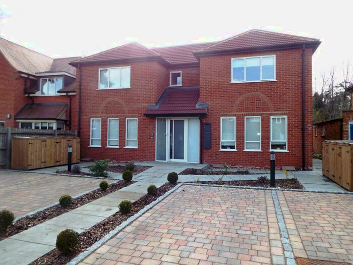 1 Bedroom Apartment To Rent In Old Town, SG1