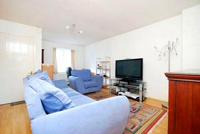 3 Bedroom Terraced House To Rent In Milligan Street, London, E14