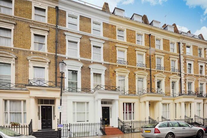 2 Bedroom Flat To Rent In Collingham Place, London, SW5