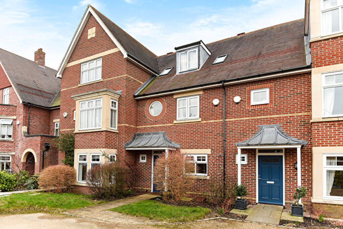 4 Bedroom Semi-Detached House To Rent In Stone Meadow, Oxford, Oxfordshire, OX2