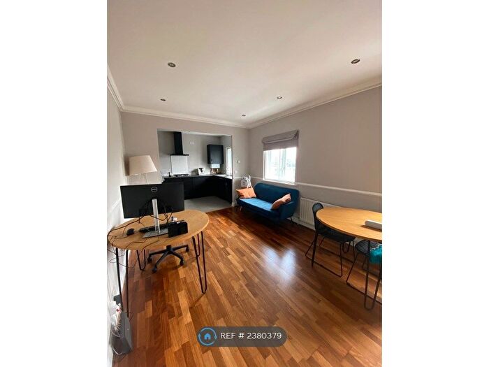2 Bedroom Flat To Rent In Trocette Mansions, London, SE1