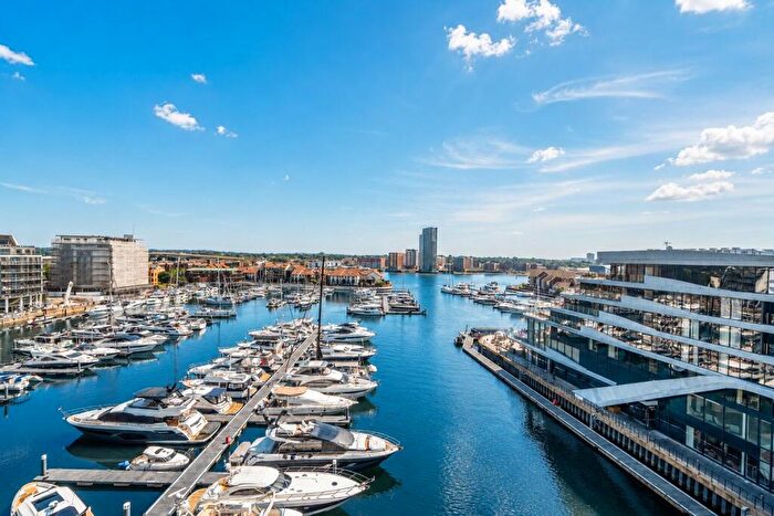 2 Bedroom Flat For Sale In Maritime Walk, Ocean Village, Southampton, Hampshire, SO14