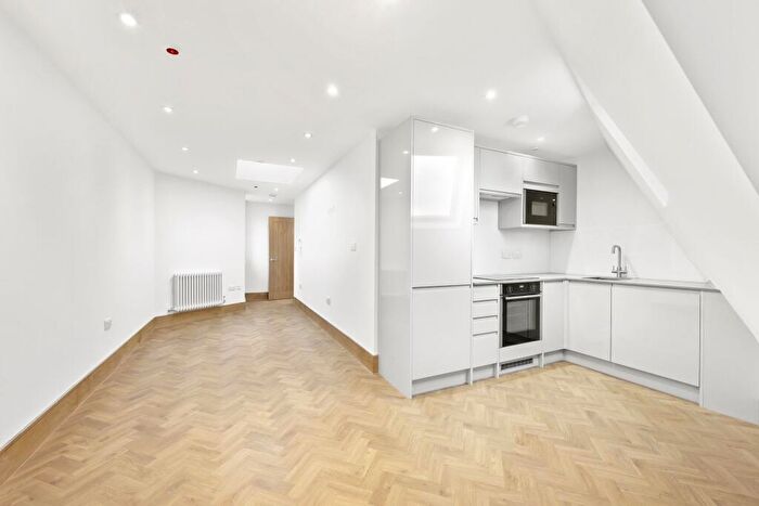 2 Bedroom Apartment To Rent In The Broadway, Woodford Green, IG8