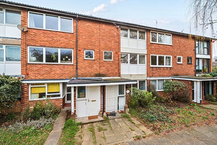 2 Bedroom Maisonette For Sale In Courtlands Avenue, Lee, SE12