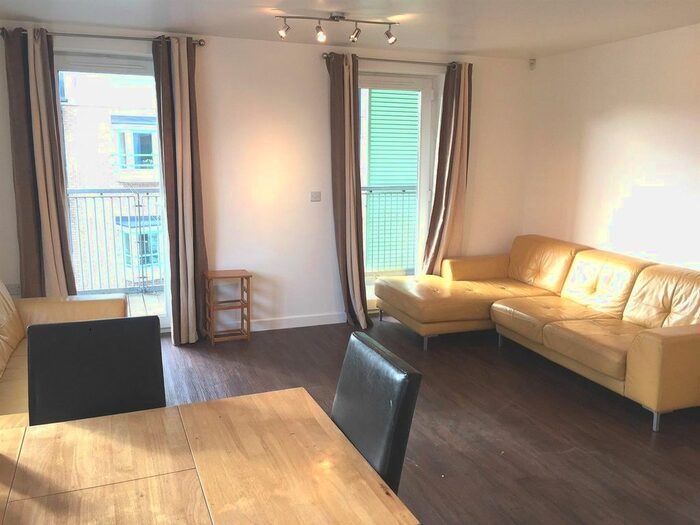 2 Bedroom Flat To Rent In Warren Close, CB2