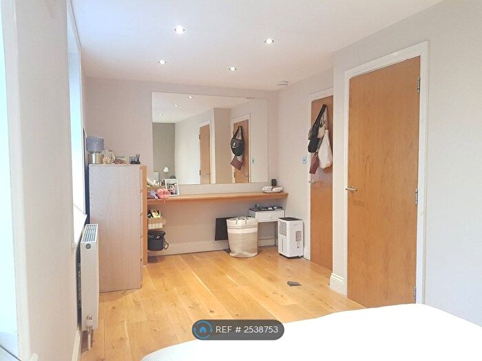 1 Bedroom Flat To Rent In Barnsbury Street, London, N1