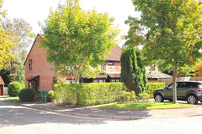 1 Bedroom End Of Terrace House For Sale In Fisher Close, Hersham, KT12