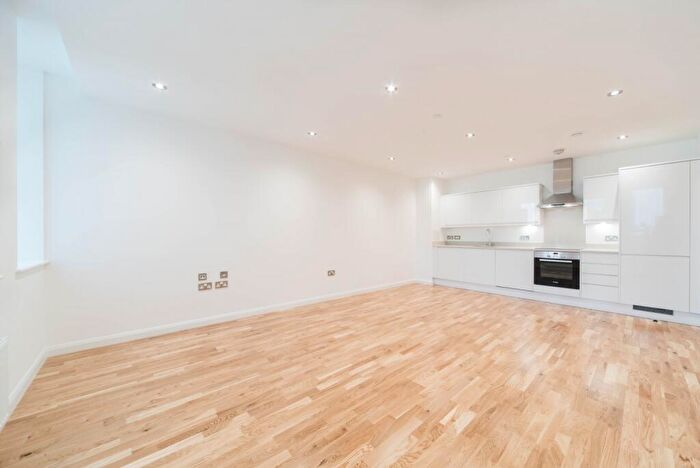 1 Bedroom Flat To Rent In Emerald House, Lansdowne Road, East Croydon, CR0