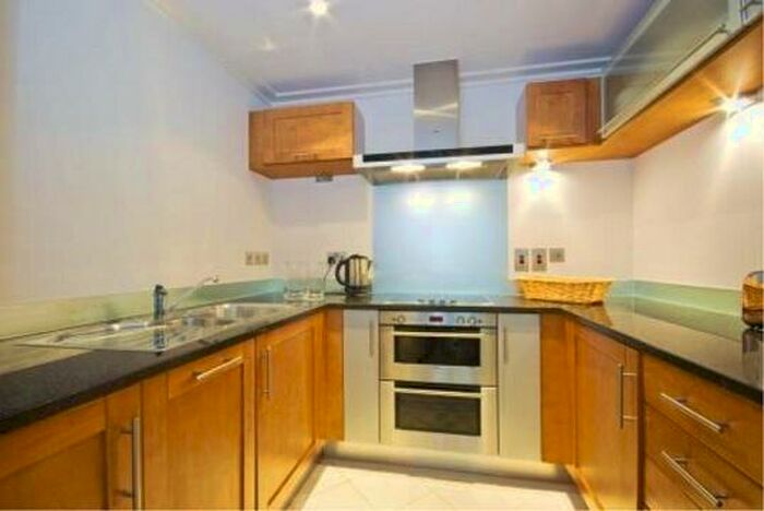 2 Bedroom Flat To Rent In Discovery Dock East, South Quay Square, South Quay, Canary Wharf, London, E14