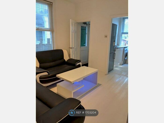 2 Bedroom Flat To Rent In Albert Road, London, E10