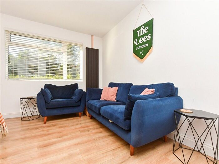 1 Bedroom Terraced Bungalow For Sale In Holtye Road, East Grinstead, West Sussex, RH19