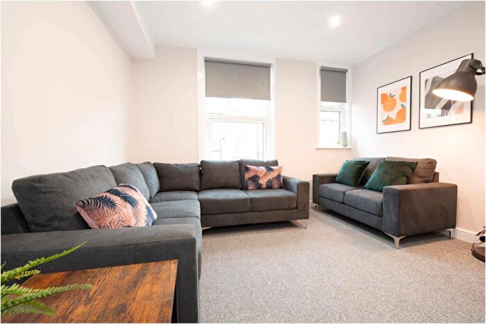 6 Bedroom House To Rent In Thornville Crescent, Leeds, LS6