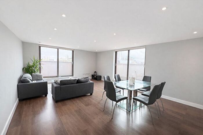 3 Bedroom Flat To Rent In Regent Court - Dowsett Road, London, N17