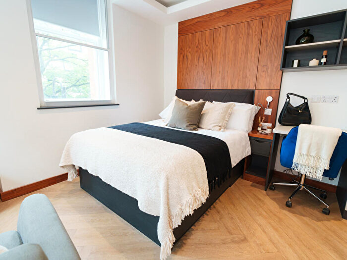 Apartment To Rent In Apt, Live Oasis Piccadilly #, M1