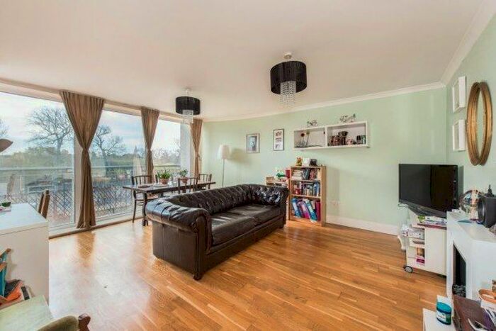 1 Bedroom Flat To Rent In Holland Gardens, Brentford, TW8