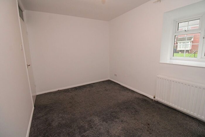 2 Bedroom End Of Terrace House To Rent In Somersby Close, Luton, LU1